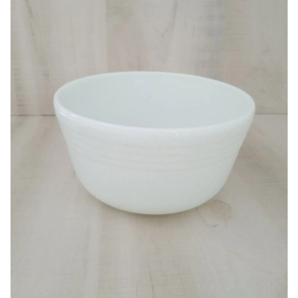 Early 1950s Hamilton Beach Racine, Wisconsin Pyrex Mixing Bowl 8.75" in diameter